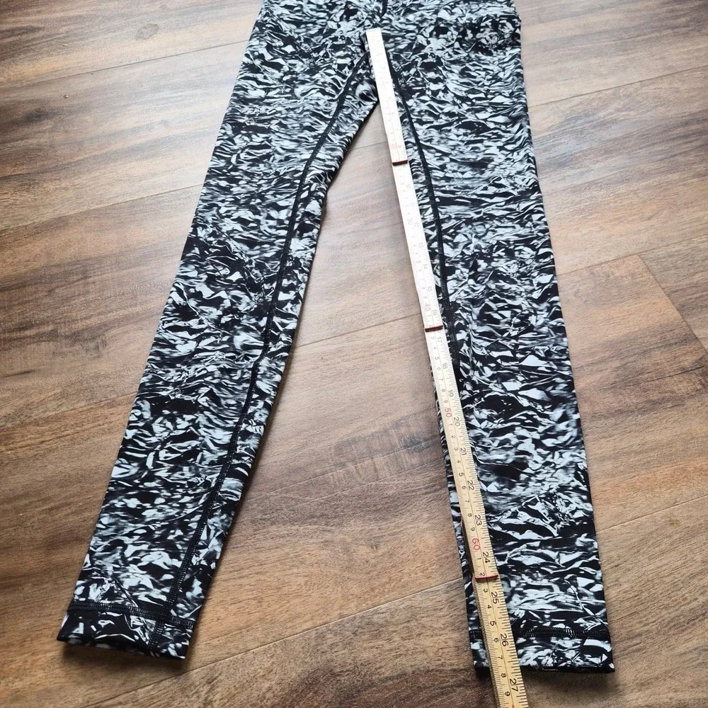 Lululemon High Rise Leggings Size 2 Black White Abstract Print Yoga Pants L Gym